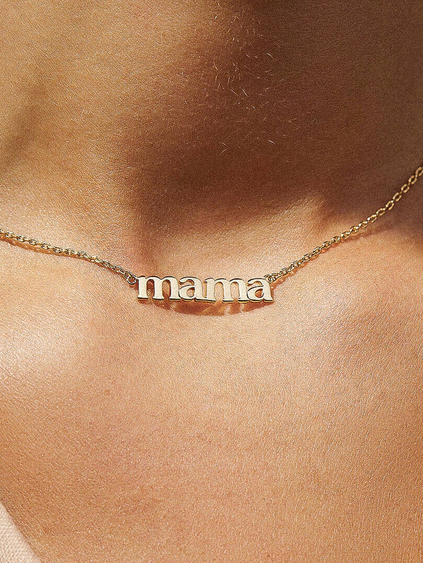 Collar de oro de 18 quilates sin deslustre para el Día de la Madre