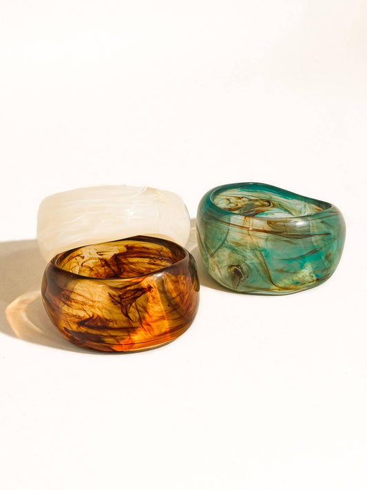 Brazalete de resina Caelia Modern Bold Statement