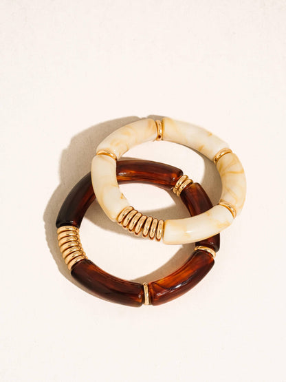 Conjunto de brazaletes gruesos de resina Cove de oro de 18 quilates que no se deslustran